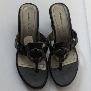 Fun sandals with metal decor